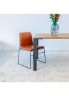 cadeira-estofada-cloe-eco-leather-lateral-ambientada