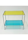 bar-rotulo-estrutura-prata-prateleira-vidro-amarela-e-azul