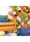 sofa-studio-eco-leather-ambientado-detalhe-lateral