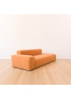 sofa-urbano-terracota-ambientado-vista-lateral-sem-almofadas
