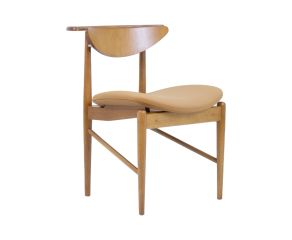 Cadeira Estofada Reading Finn Juhl 1953 Eco Leather Bege