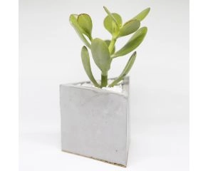 vaso triângulo em concreto